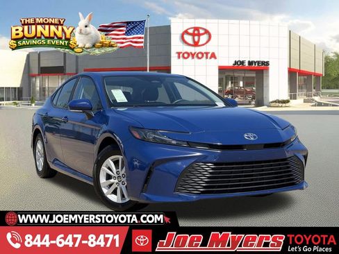 Used 2025 Toyota Camry LE image 1
