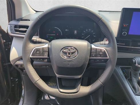 Certified 2026 Toyota Sienna XLE FWD image 13