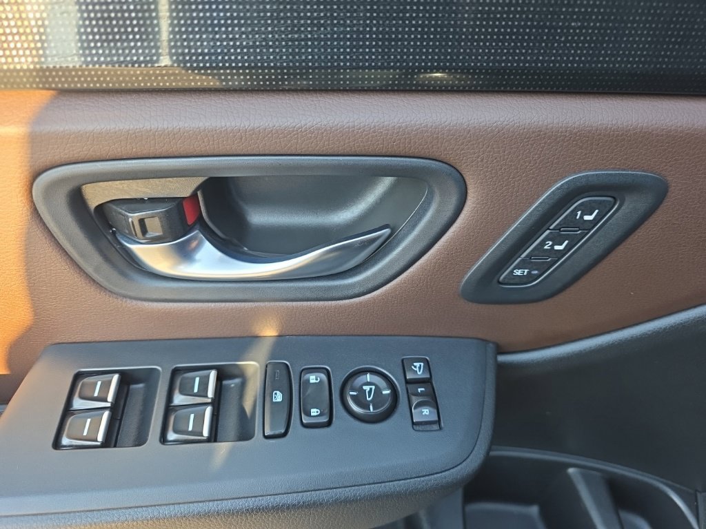 Used 2025 Honda Pilot Elite image 14