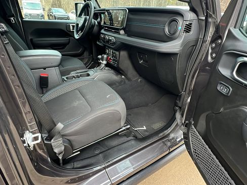 Used 2025 Jeep Wrangler Unlimited Rubicon 4xe w/ Safety Group image 19