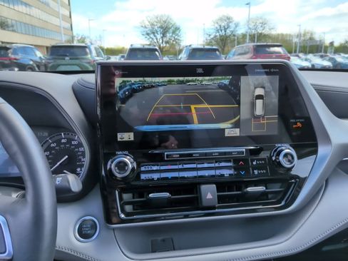 Certified 2020 Toyota Highlander Platinum AWD/4WD image 23