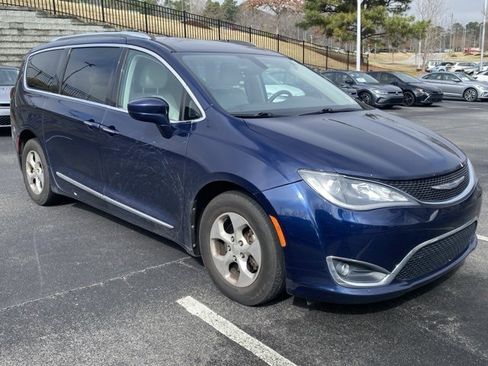 Used 2017 Chrysler Pacifica Touring-L Plus image 8