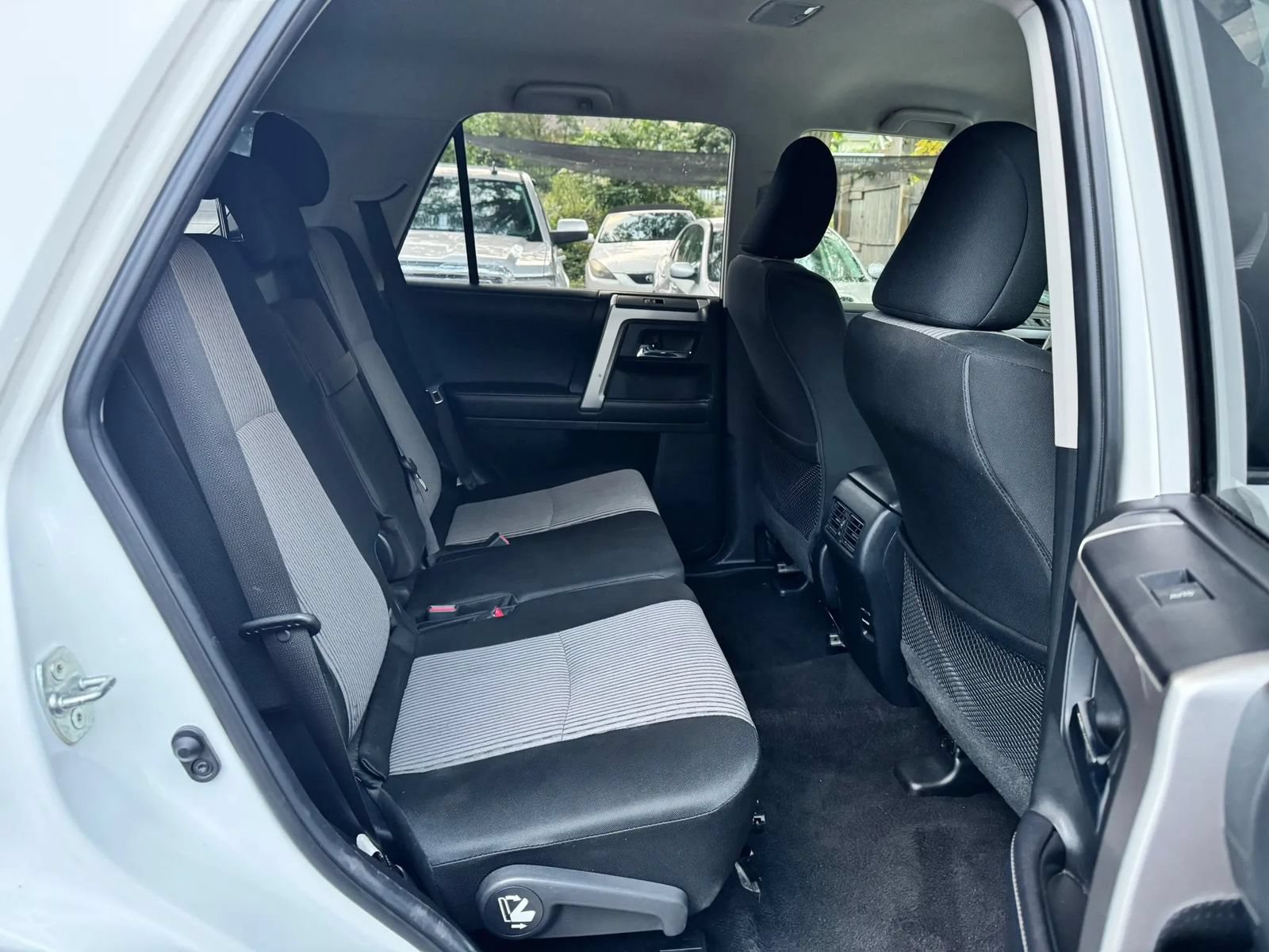 Used 2018 Toyota 4Runner SR5 AWD/4WD image 10
