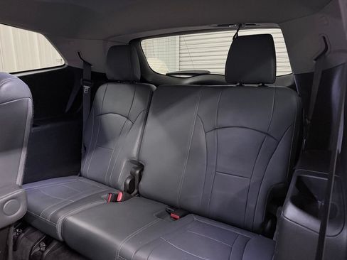 Used 2018 Buick Enclave Essence AWD/4WD image 27