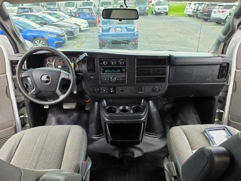 Used 2017 GMC Savana 2500 RWD image 10