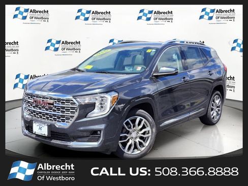 Used 2022 GMC Terrain Denali w/ Denali Premium Package AWD/4WD image 1