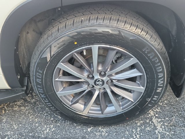 Used 2018 Toyota Highlander XLE FWD image 7