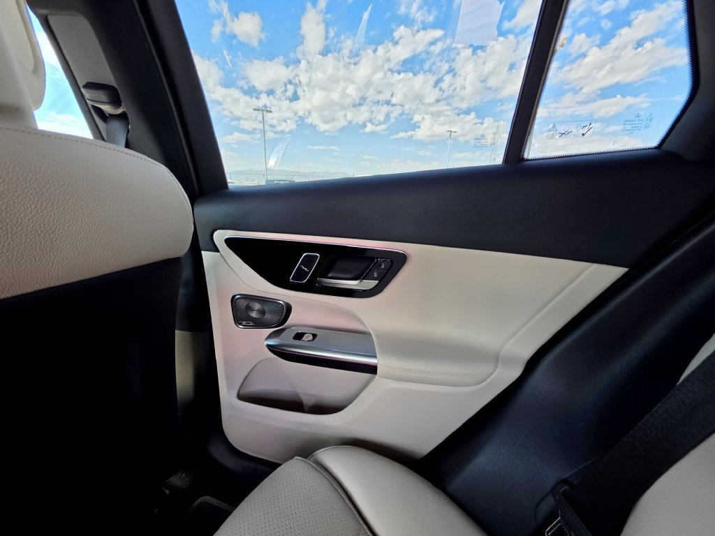 Used 2026 Mercedes-Benz GLC 300 image 19