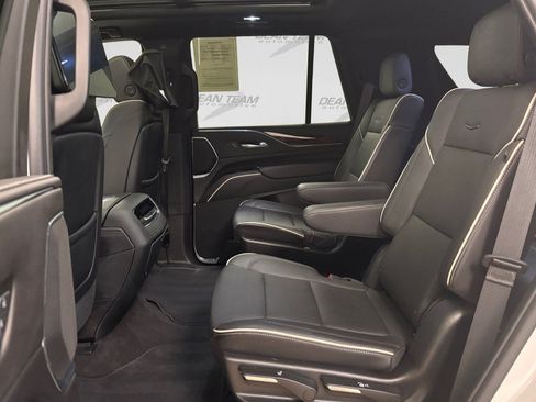 Used 2023 Cadillac Escalade Premium Luxury w/ Performance Package AWD/4WD image 12