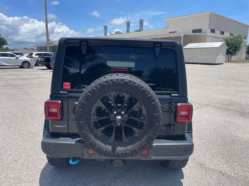 Used 2022 Jeep Wrangler Unlimited Sahara w/ Cold Weather Group AWD/4WD image 3