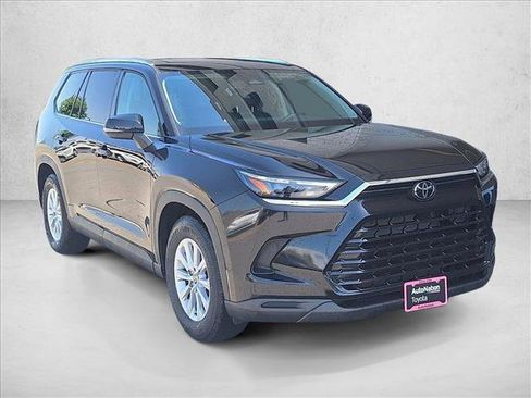 Used 2025 Toyota Grand Highlander AWD image 3