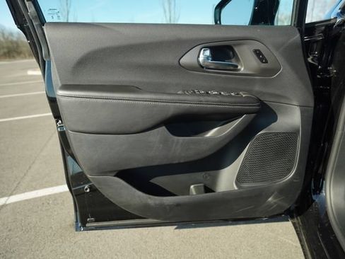 New 2026 Chrysler Pacifica Select FWD image 12