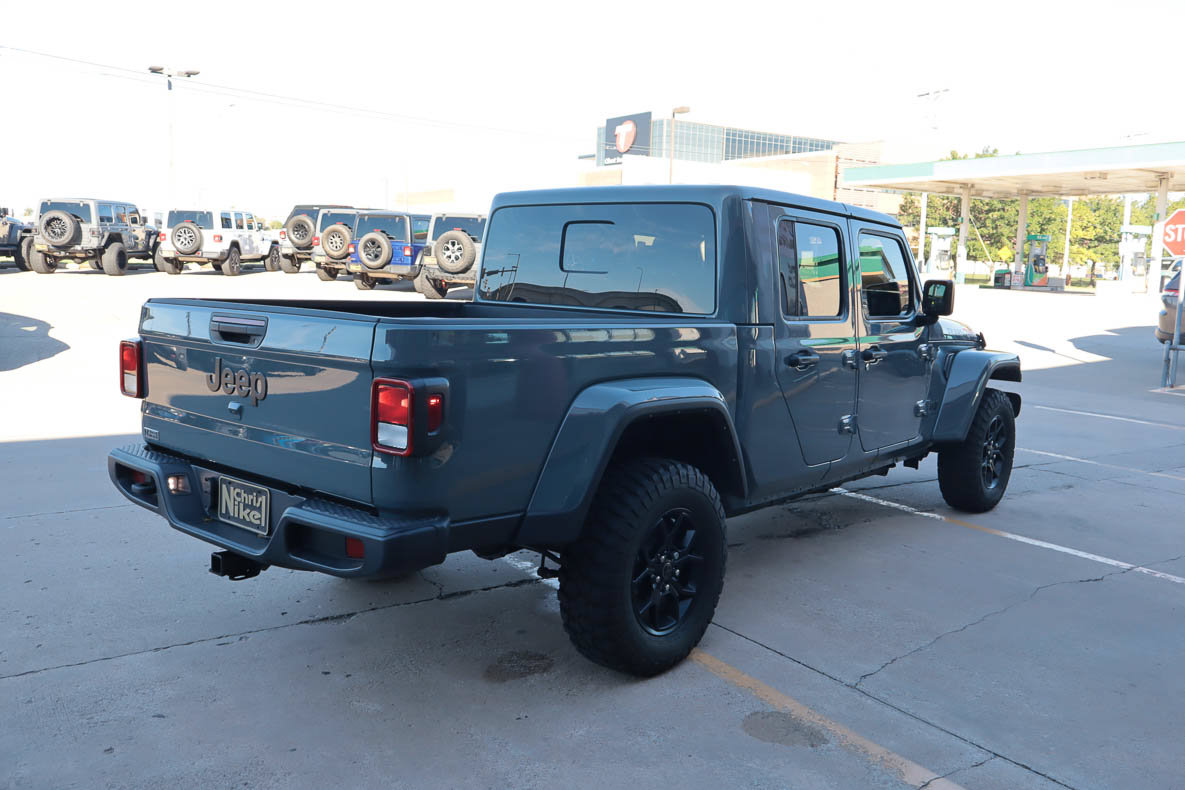 Used 2025 Jeep Gladiator Mojave AWD/4WD image 5