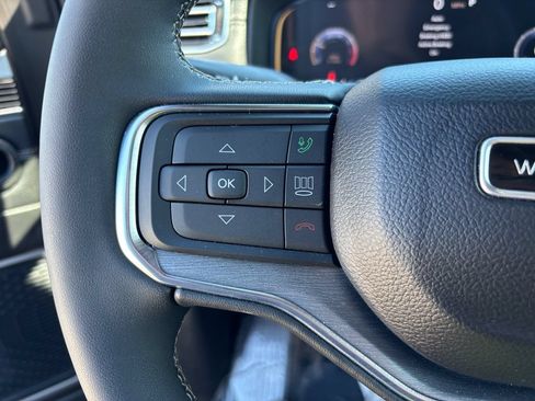 Used 2024 Jeep Wagoneer Series II AWD/4WD image 19