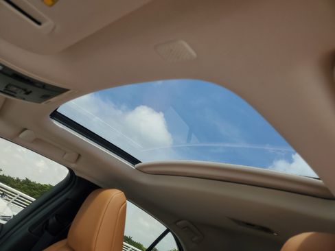 Used 2022 Lexus UX 200 w/ Premium Package FWD image 18