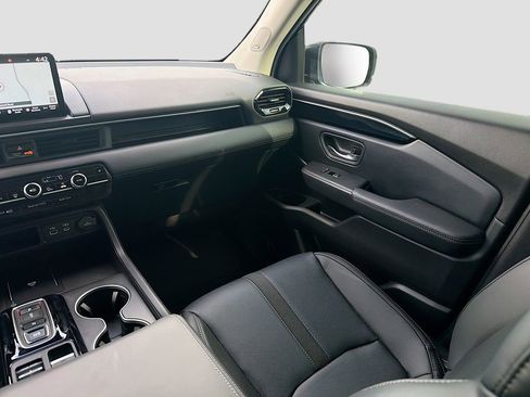 Used 2025 Honda Pilot Touring image 25