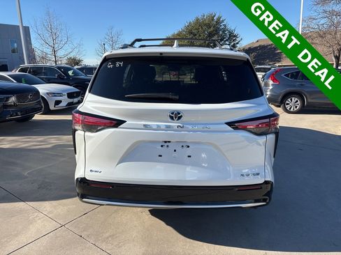 Used 2025 Toyota Sienna Platinum image 6