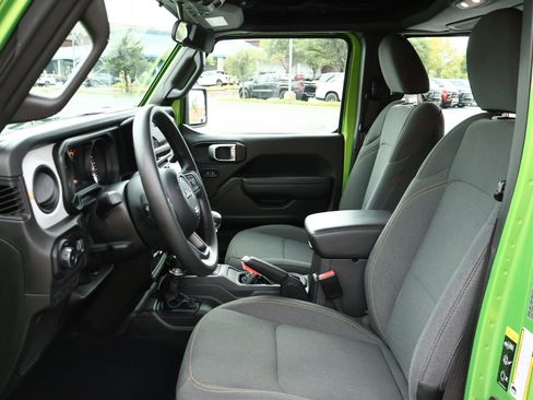 Used 2025 Jeep Wrangler Unlimited Sport AWD/4WD image 8