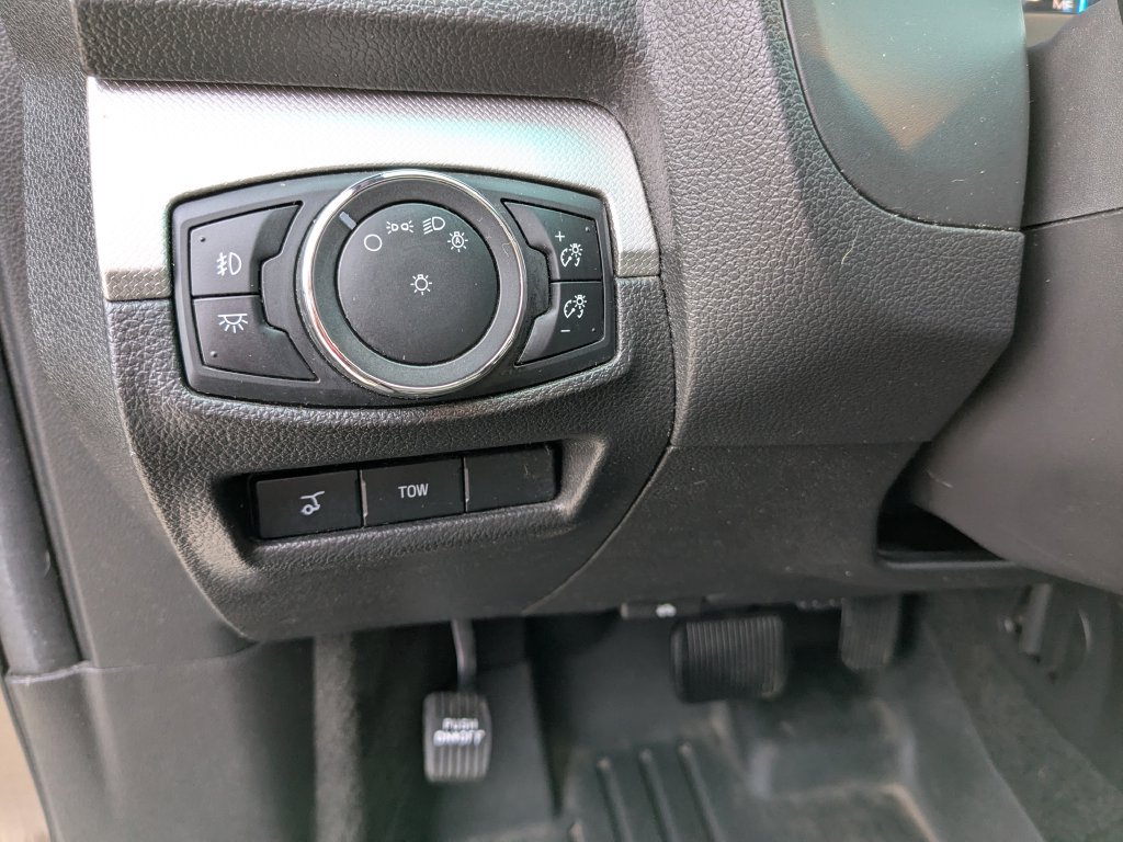 Used 2015 Ford Explorer XLT w/ Equipment Group 202B AWD/4WD image 13