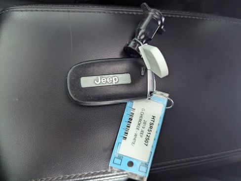 Used 2019 Jeep Grand Cherokee Altitude RWD image 29