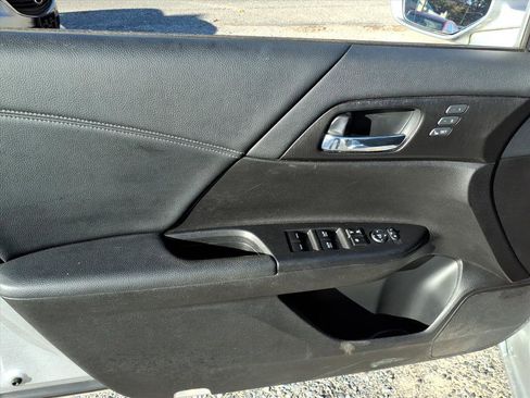 Used 2015 Honda Accord EX-L image 17