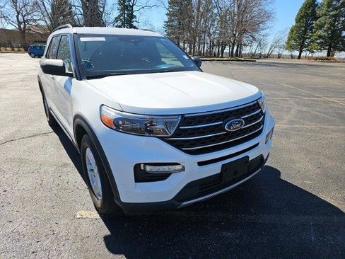 Used 2020 Ford Explorer XLT w/ Equipment Group 202A image 8