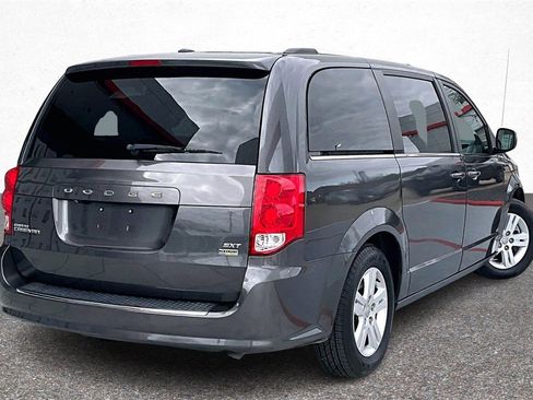 Used 2019 Dodge Grand Caravan SXT image 7