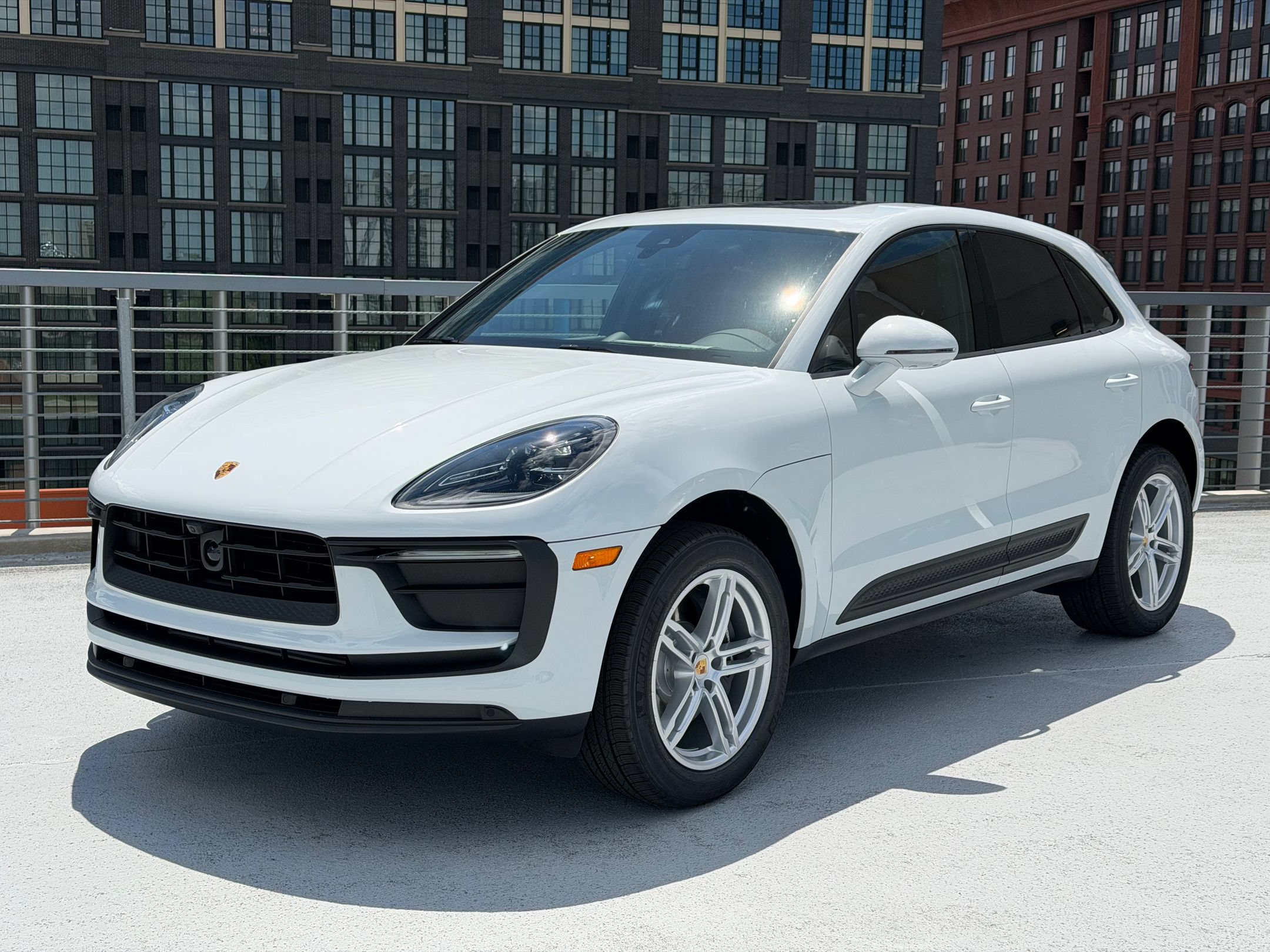 Certified 2026 Porsche Macan AWD/4WD image 1