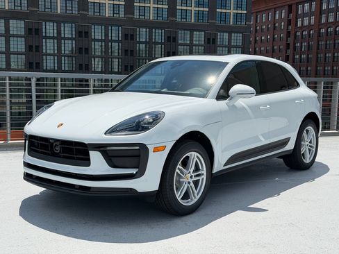 Certified 2026 Porsche Macan AWD/4WD image 1