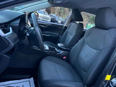 Used 2020 Toyota RAV4 XLE image 13