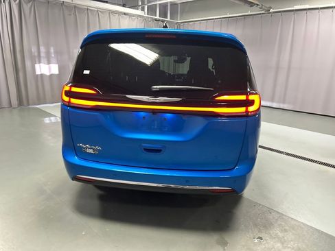 New 2026 Chrysler Pacifica Select image 6