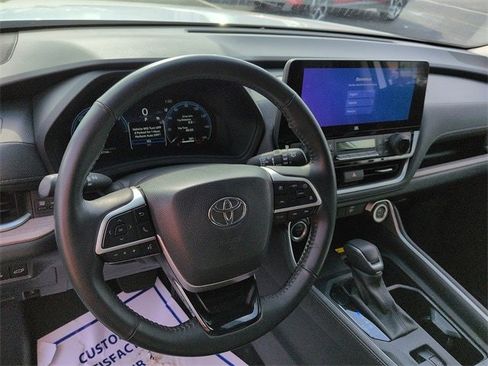 Used 2024 Toyota Grand Highlander Limited image 13