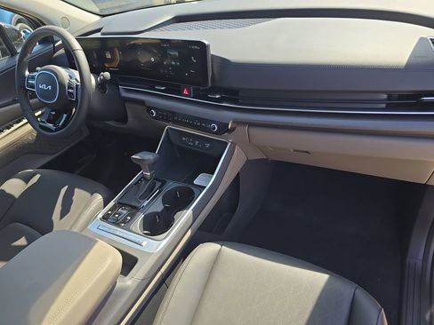 New 2026 Kia Carnival EX FWD image 12