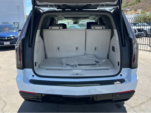 New 2026 Cadillac Escalade Platinum Sport w/ LPO, ONYX Package AWD/4WD image 31