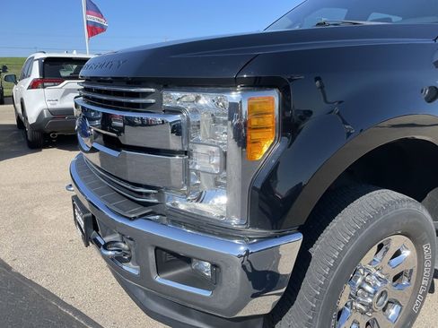Used 2017 Ford F250 Lariat w/ Chrome Package image 35