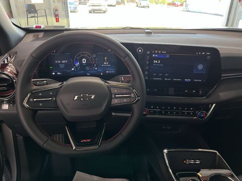 New 2026 Chevrolet Equinox RS w/ Convenience Package III FWD image 17