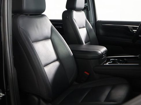 Used 2025 Chevrolet Tahoe Z71 AWD/4WD image 32