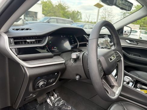 Used 2022 Jeep Grand Cherokee Limited 4xe w/ Luxury Tech Group II AWD/4WD image 20