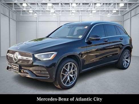 Used 2022 Mercedes-Benz GLC 300 4MATIC SUV image 3