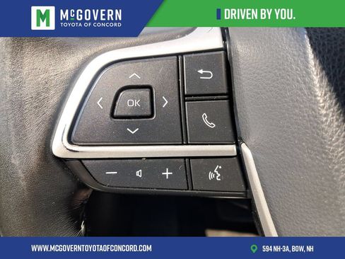 Used 2022 Toyota Highlander LE FWD image 24