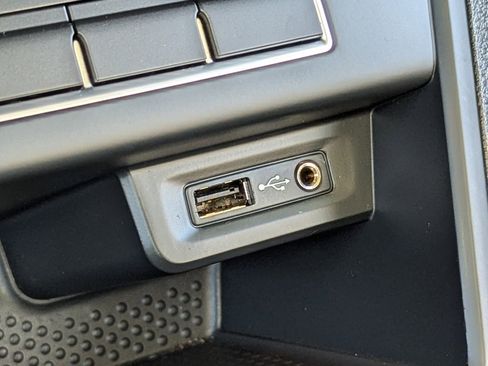 Used 2017 Volkswagen Tiguan S image 21