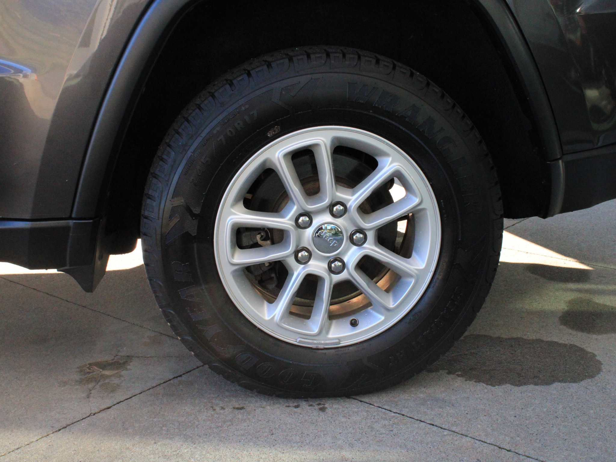 Used 2019 Jeep Grand Cherokee Laredo AWD/4WD image 39