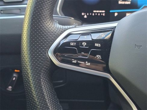 Used 2023 Volkswagen Tiguan SE R-Line image 36