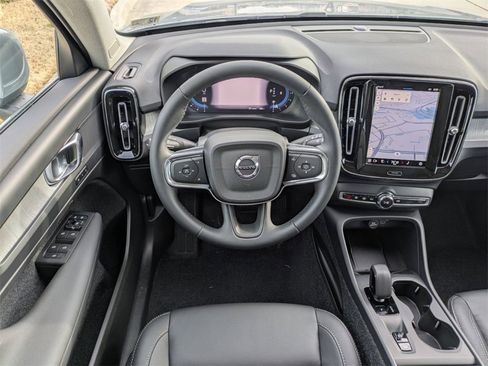 New 2025 Volvo XC40 B5 Core w/ Protection Package Premier image 17