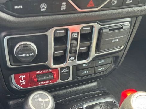 Used 2024 Jeep Gladiator Sport AWD/4WD image 25