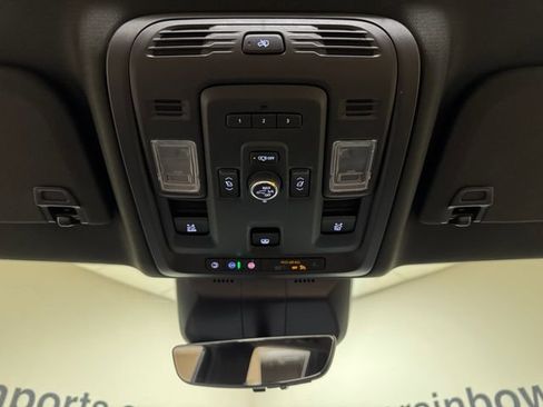 Used 2023 Cadillac Escalade Premium Luxury AWD/4WD image 20
