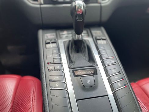Used 2018 Porsche Macan S image 16