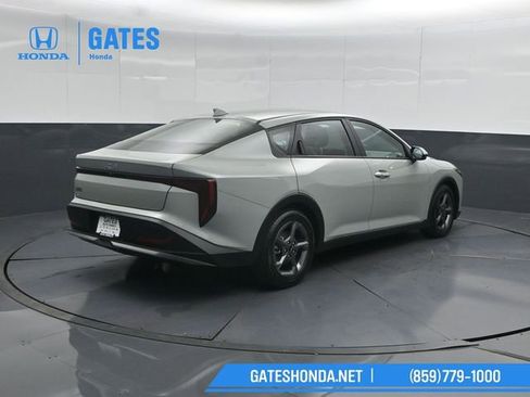 Used 2025 Kia K4 FWD image 2