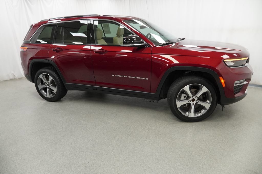 Certified 2025 Jeep Grand Cherokee Limited AWD/4WD image 19