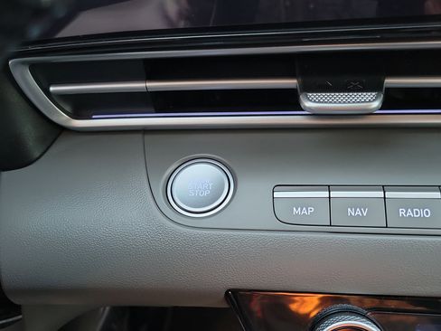 Certified 2025 Hyundai Elantra SEL image 12